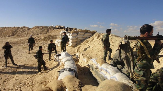 Trận chiến Palmyra: Pháo Syria khạc lửa dập nát hơn 40 tay súng IS ảnh 1