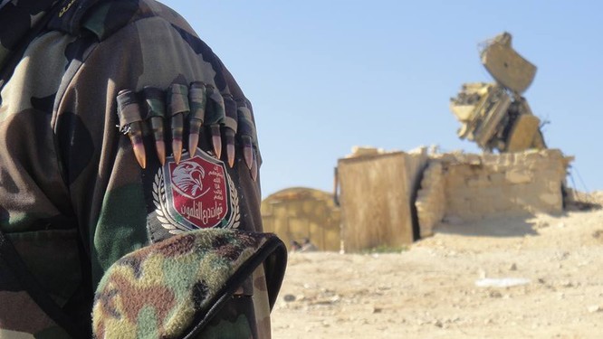 Trận chiến Palmyra: Pháo Syria khạc lửa dập nát hơn 40 tay súng IS ảnh 4