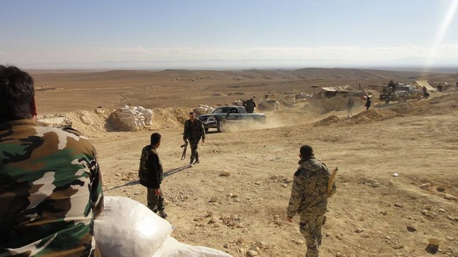 Trận chiến Palmyra: Pháo Syria khạc lửa dập nát hơn 40 tay súng IS ảnh 5