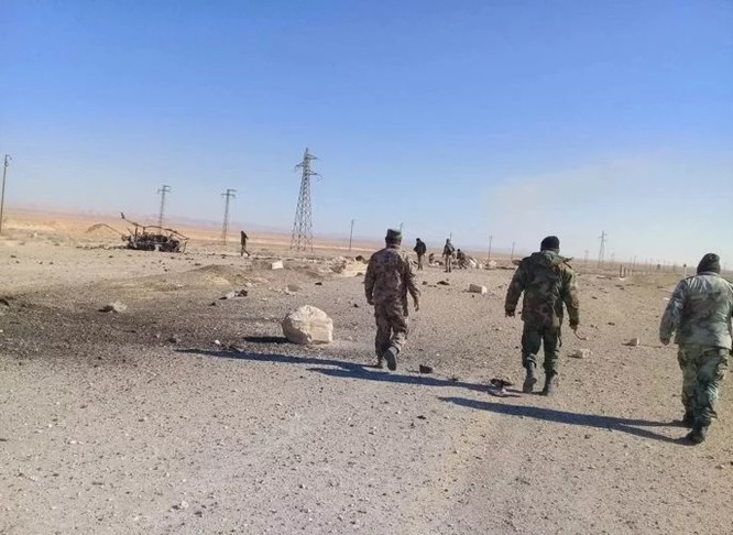 Chiến sự Palmyra: Quân đội Syria sắp khai hỏa đoạt lại khu mỏ khí chiến lược ảnh 2
