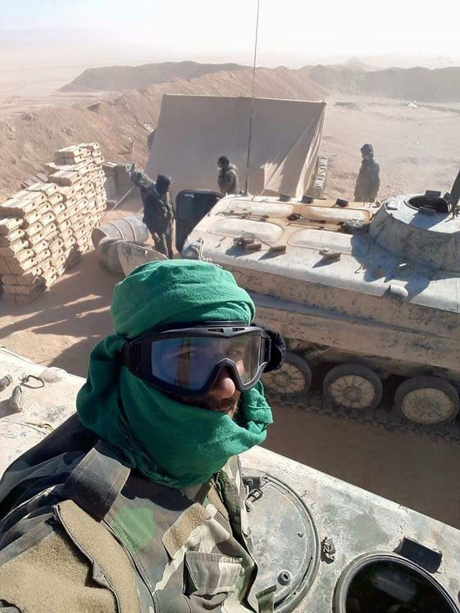 Trận chiến Palmyra: Trực thăng Nga xung trận, quân đội Syria chiếm các khu mỏ chiến lược (ảnh) ảnh 13