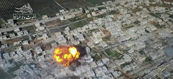 Chảo lửa Daraa: Phiến quân Syria đánh bom tự sát, không quân Nga-Syria ồ ạt trút sấm sét ảnh 1