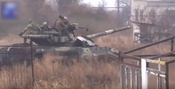 Chiến sự Ukraine: Giao tranh Donetsk bùng phát ác liệt, dân quân chiếm xe tăng T-64BM của Kiev ảnh 3