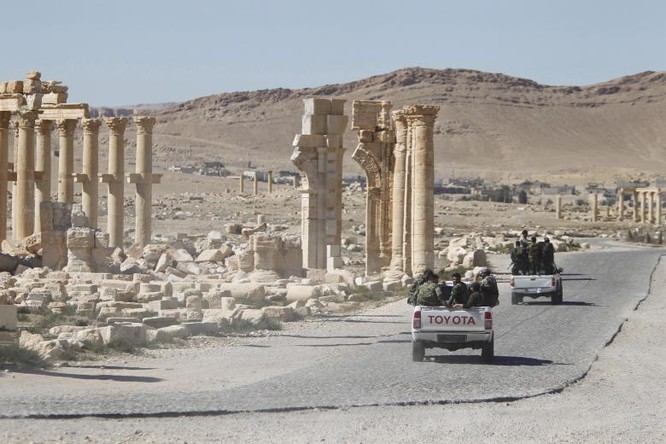 Chiến sự Palmyra: Quân đội Syria đè bẹp IS giải phóng thành cổ (video) ảnh 3