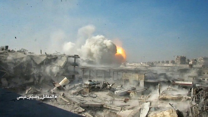 Quân đội Syria tấn công dữ dội, siết vòng vây thép phiến quân ngoại ô Damascus ảnh 5