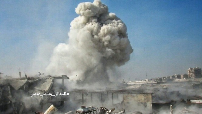 Quân đội Syria tấn công dữ dội, siết vòng vây thép phiến quân ngoại ô Damascus ảnh 6