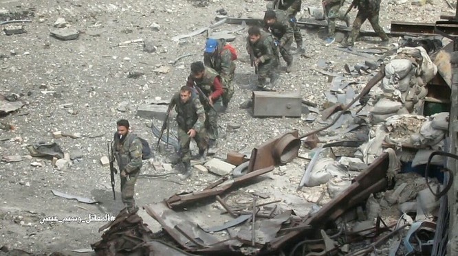 Quân đội Syria tấn công dữ dội, siết vòng vây thép phiến quân ngoại ô Damascus ảnh 7