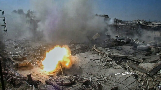 Quân đội Syria tấn công dữ dội, siết vòng vây thép phiến quân ngoại ô Damascus ảnh 8
