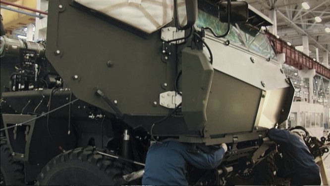 Đột nhập nhà máy sản xuất xe thiết giáp của Nga (video) ảnh 2