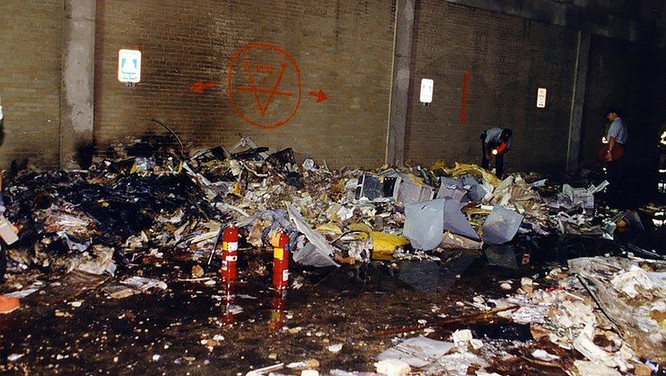 FBI công bố những bức ảnh chưa từng biết đến về vụ tấn công khủng bố Lầu Năm Góc ngày 11.9.2001 ảnh 2