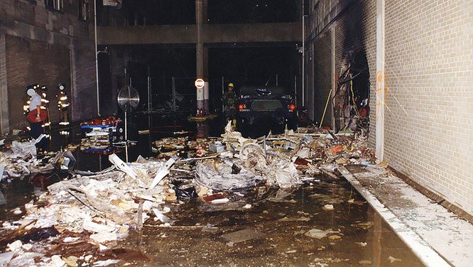 FBI công bố những bức ảnh chưa từng biết đến về vụ tấn công khủng bố Lầu Năm Góc ngày 11.9.2001 ảnh 7
