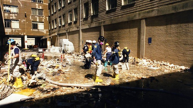 FBI công bố những bức ảnh chưa từng biết đến về vụ tấn công khủng bố Lầu Năm Góc ngày 11.9.2001 ảnh 9