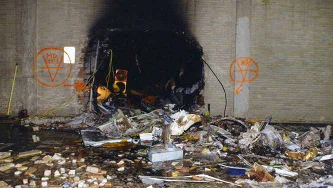 FBI công bố những bức ảnh chưa từng biết đến về vụ tấn công khủng bố Lầu Năm Góc ngày 11.9.2001 ảnh 12