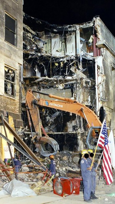 FBI công bố những bức ảnh chưa từng biết đến về vụ tấn công khủng bố Lầu Năm Góc ngày 11.9.2001 ảnh 20