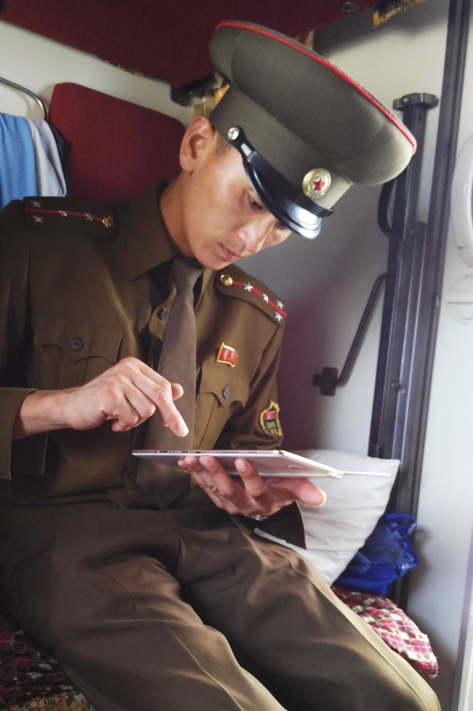 Cuộc sống bên trong đất nước Triều Tiên qua điện thoại di động ảnh 12