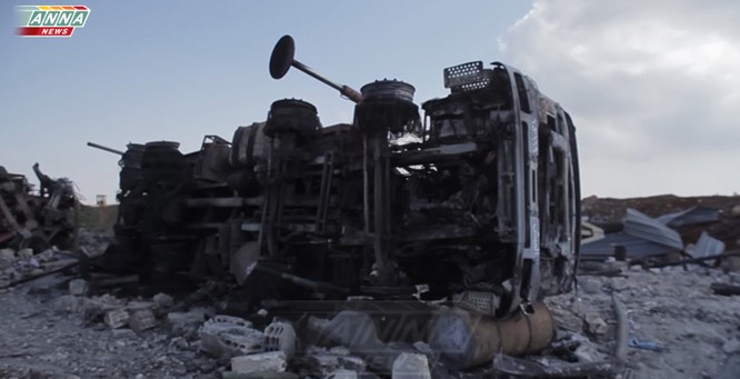 Cận cảnh đòn tập kích tên lửa Tomahawk Mỹ vào căn cứ không quân Syria (video) ảnh 5