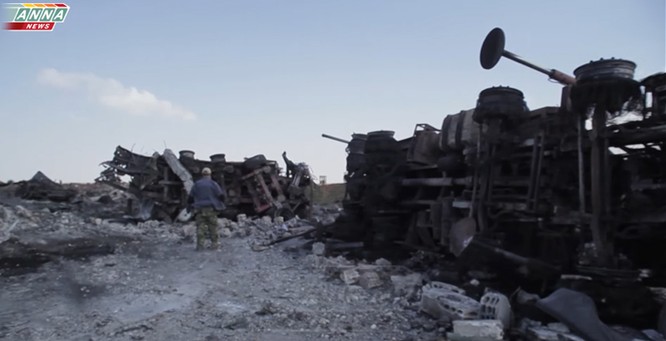 Cận cảnh đòn tập kích tên lửa Tomahawk Mỹ vào căn cứ không quân Syria (video) ảnh 6
