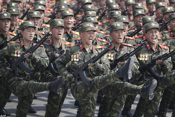 Sức mạnh quân sự Triều Tiên qua màn duyệt binh lớn nhất lịch sử ảnh 15
