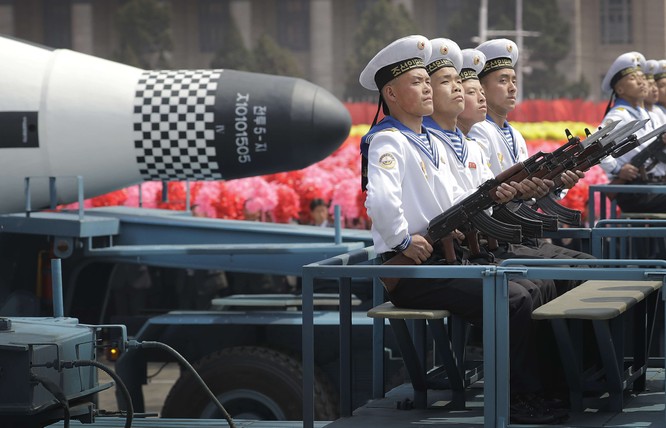 Báo Mỹ "soi" màn phô diễn tên lửa Triều Tiên ảnh 3