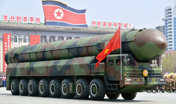 Báo Mỹ "soi" màn phô diễn tên lửa Triều Tiên ảnh 9