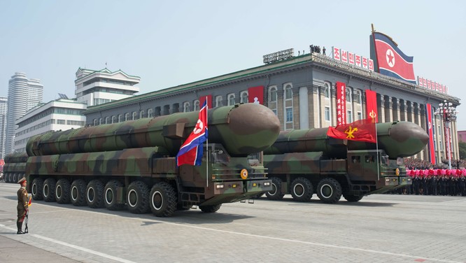 Báo Mỹ "soi" màn phô diễn tên lửa Triều Tiên ảnh 10