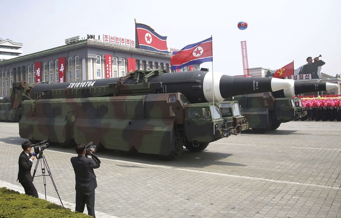 Báo Mỹ "soi" màn phô diễn tên lửa Triều Tiên ảnh 11