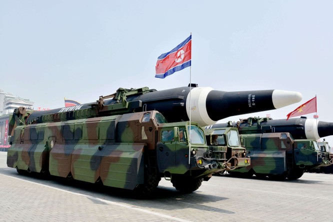 Báo Mỹ "soi" màn phô diễn tên lửa Triều Tiên ảnh 12