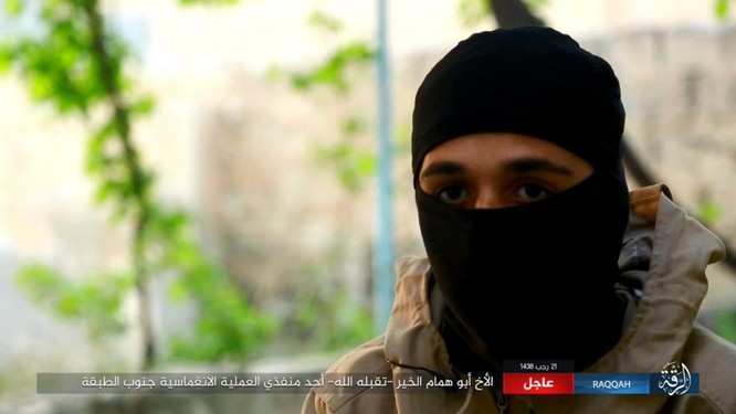 IS giãy giụa ở Raqqa, điên cuồng đánh bom tự sát (video) ảnh 4