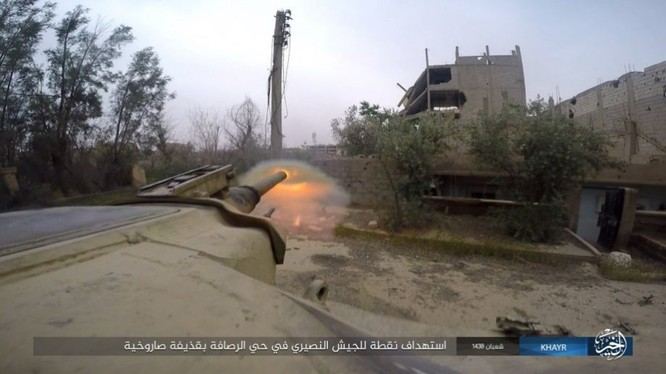 Chảo lửa Deir Ezzor: Vệ binh Syria nỗ lực phá vây IS (video) ảnh 8