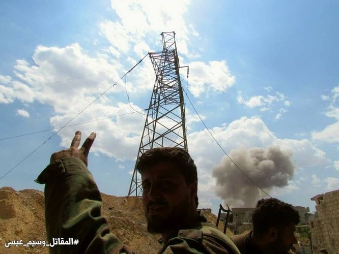 Quân đội Syria dồn lực đè bẹp phe thánh chiến ở Damascus (video) ảnh 12