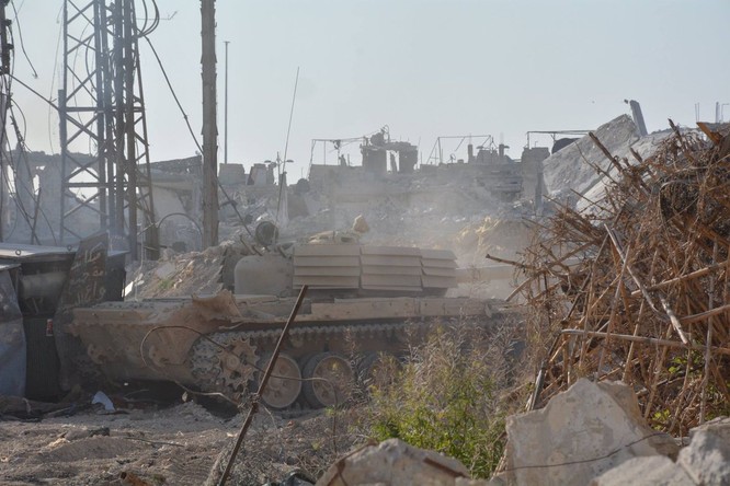 Quân đội Syria tiến công chia cắt quận Al-Qaboun ảnh 1
