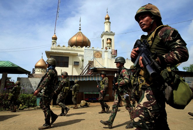 Quân đội Philippines giao chiến dữ dội với IS trong thành phố Mawavi (video) ảnh 1