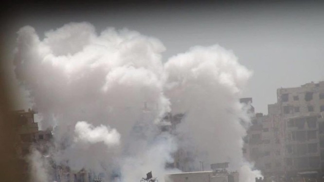 Quân đội Syria trút bão lửa vào hai căn cứ phiến quân ngoại vi Damascus ảnh 5