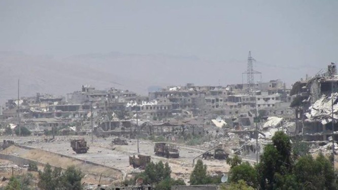 Quân đội Syria trút bão lửa vào hai căn cứ phiến quân ngoại vi Damascus ảnh 6