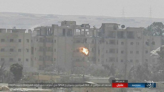Hàng chục phiến quân IS nộp mạng trước SDF ở Raqqa, Syria ảnh 11