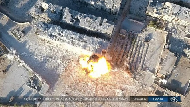 IS tung 4 xe bom tự sát tấn công liên tiếp người Kurd tại Raqqa ảnh 5