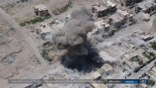 IS tung 4 xe bom tự sát tấn công liên tiếp người Kurd tại Raqqa ảnh 10