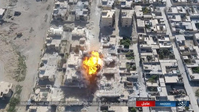 IS tung 4 xe bom tự sát tấn công liên tiếp người Kurd tại Raqqa ảnh 12