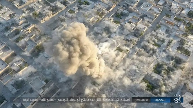 IS tung 4 xe bom tự sát tấn công liên tiếp người Kurd tại Raqqa ảnh 15