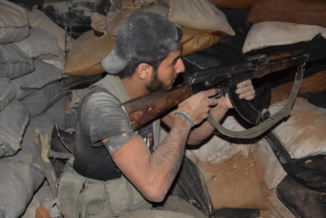 Khốc liệt cuộc chiến đường hầm ngoại ô Damascus, Syria (video) ảnh 4