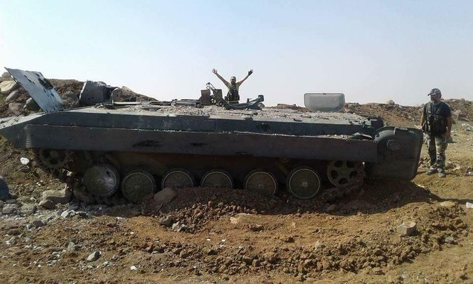 Quân Syria giáng đòn hủy diệt tăng thiết giáp phiến quân tại Hama (video) ảnh 1