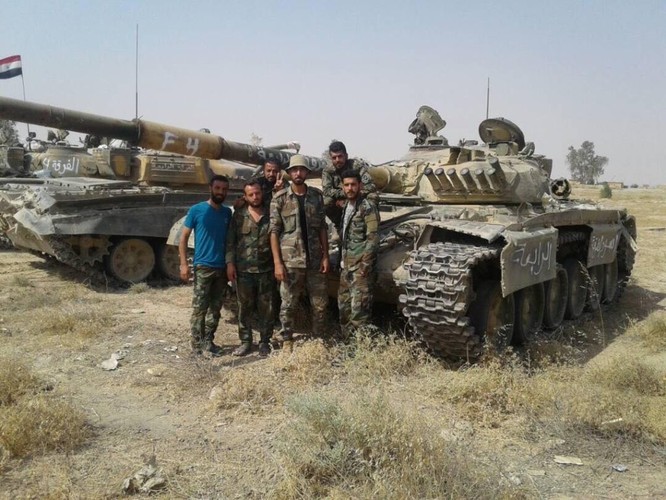 Photos: Syrian Arab Army 4th Armoured Division Crossing Euphrates