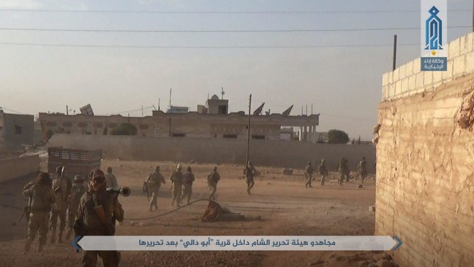 Quân đội Syria lại hứng thất bại ở Hama, phiến quân đoạt tăng T-72 ảnh 2
