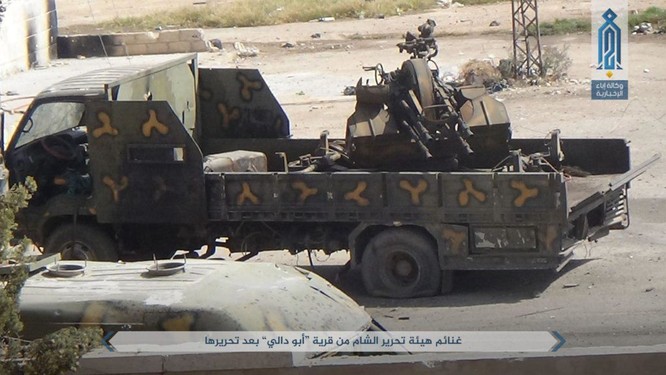 Quân đội Syria lại hứng thất bại ở Hama, phiến quân đoạt tăng T-72 ảnh 7