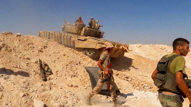 “Hổ Syria” xung trận đánh chiếm sào huyệt IS tại Deir Ezzor (video) ảnh 1