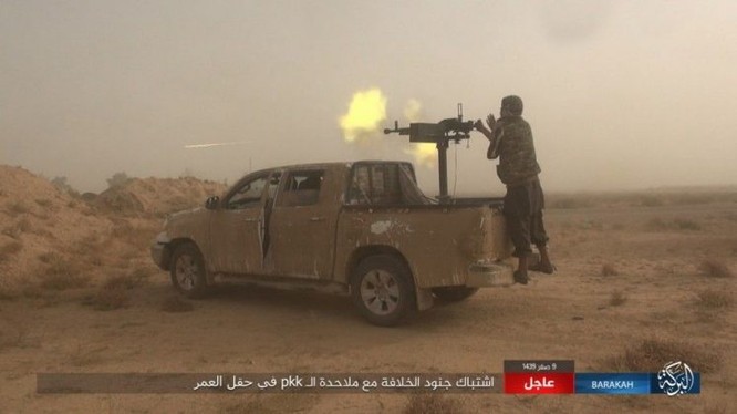 IS bất ngờ "trở giáo" tung đòn đánh người Kurd tại mỏ dầu chiến lược Al-Omar ảnh 5
