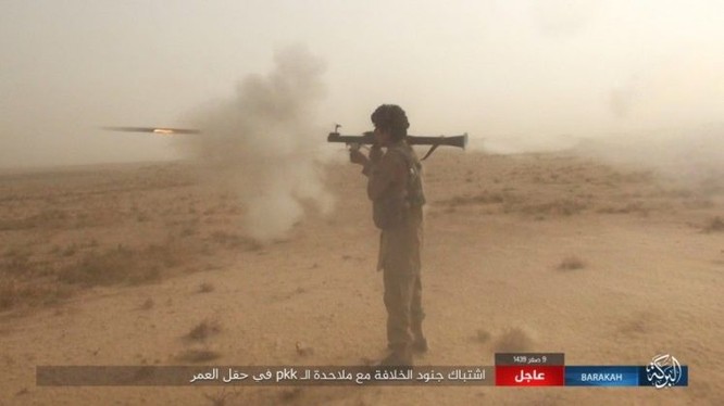 IS bất ngờ "trở giáo" tung đòn đánh người Kurd tại mỏ dầu chiến lược Al-Omar ảnh 6