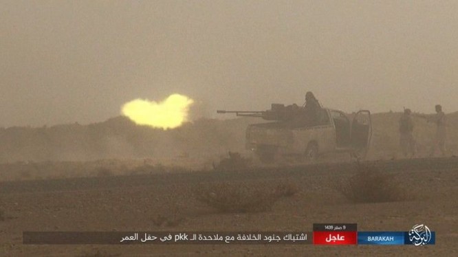 IS bất ngờ "trở giáo" tung đòn đánh người Kurd tại mỏ dầu chiến lược Al-Omar ảnh 7