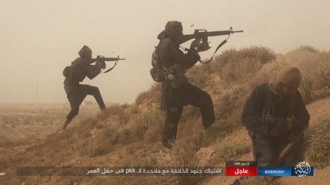 IS bất ngờ "trở giáo" tung đòn đánh người Kurd tại mỏ dầu chiến lược Al-Omar ảnh 11