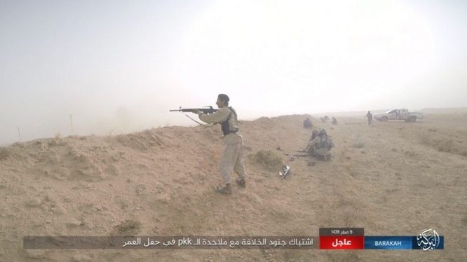 IS bất ngờ "trở giáo" tung đòn đánh người Kurd tại mỏ dầu chiến lược Al-Omar ảnh 12